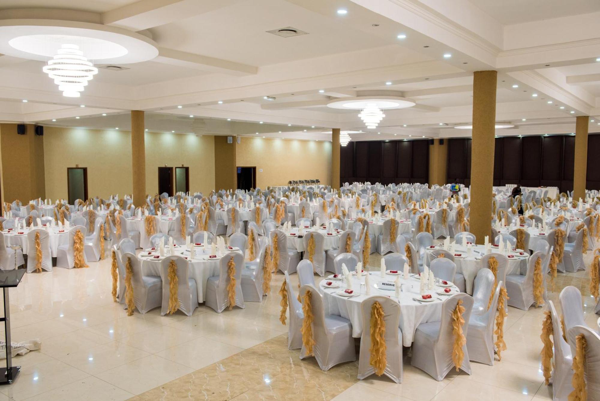 Crossroads Hotel ลิลองเว ภายนอก รูปภาพ