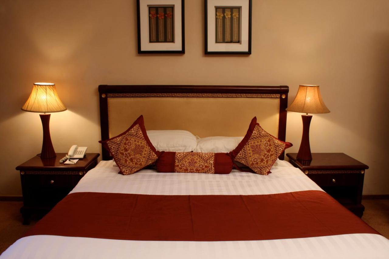 Crossroads Hotel ลิลองเว ภายนอก รูปภาพ