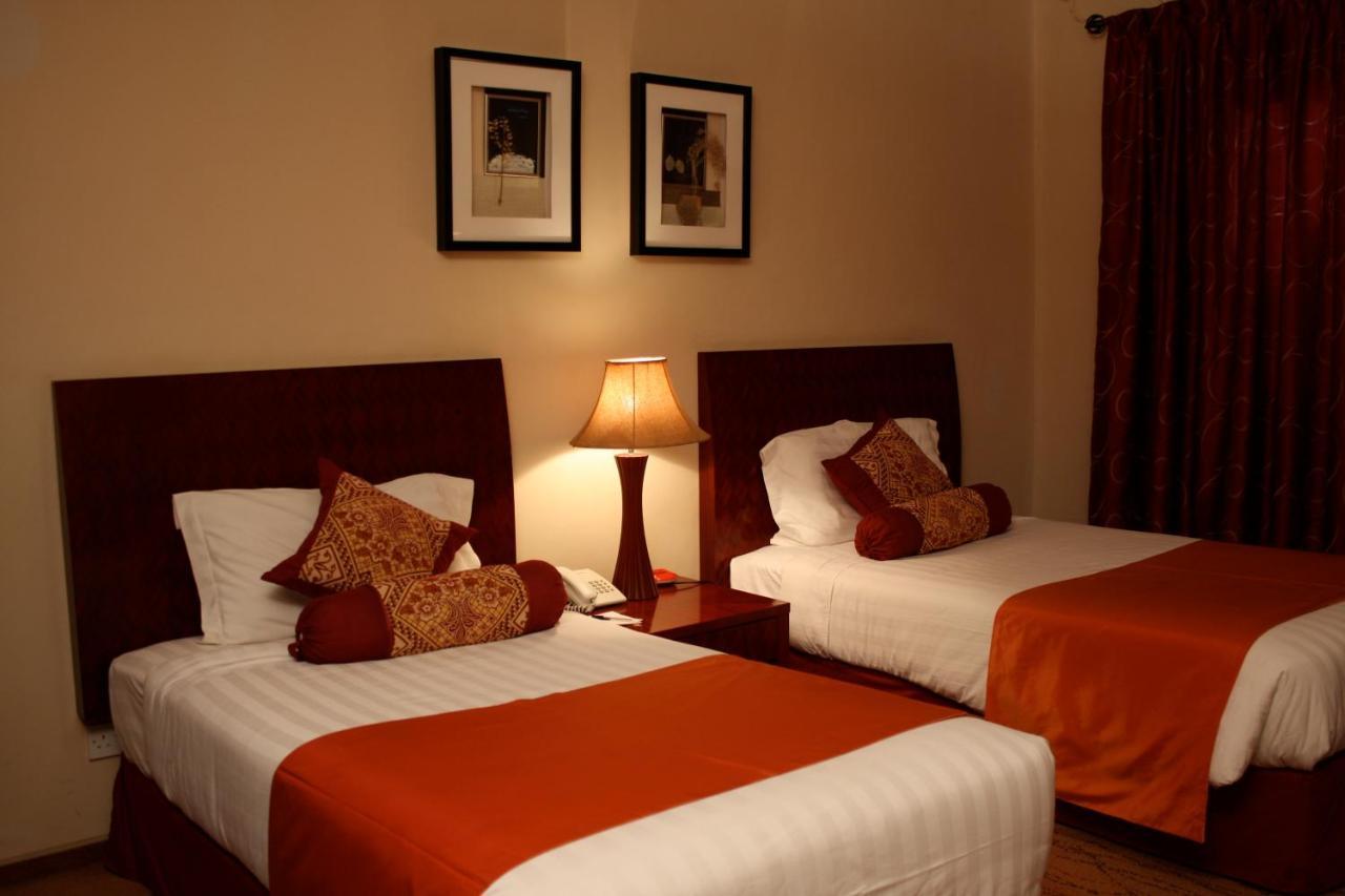 Crossroads Hotel ลิลองเว ภายนอก รูปภาพ