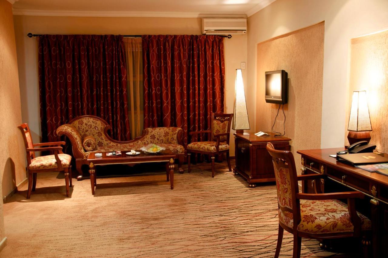 Crossroads Hotel ลิลองเว ภายนอก รูปภาพ