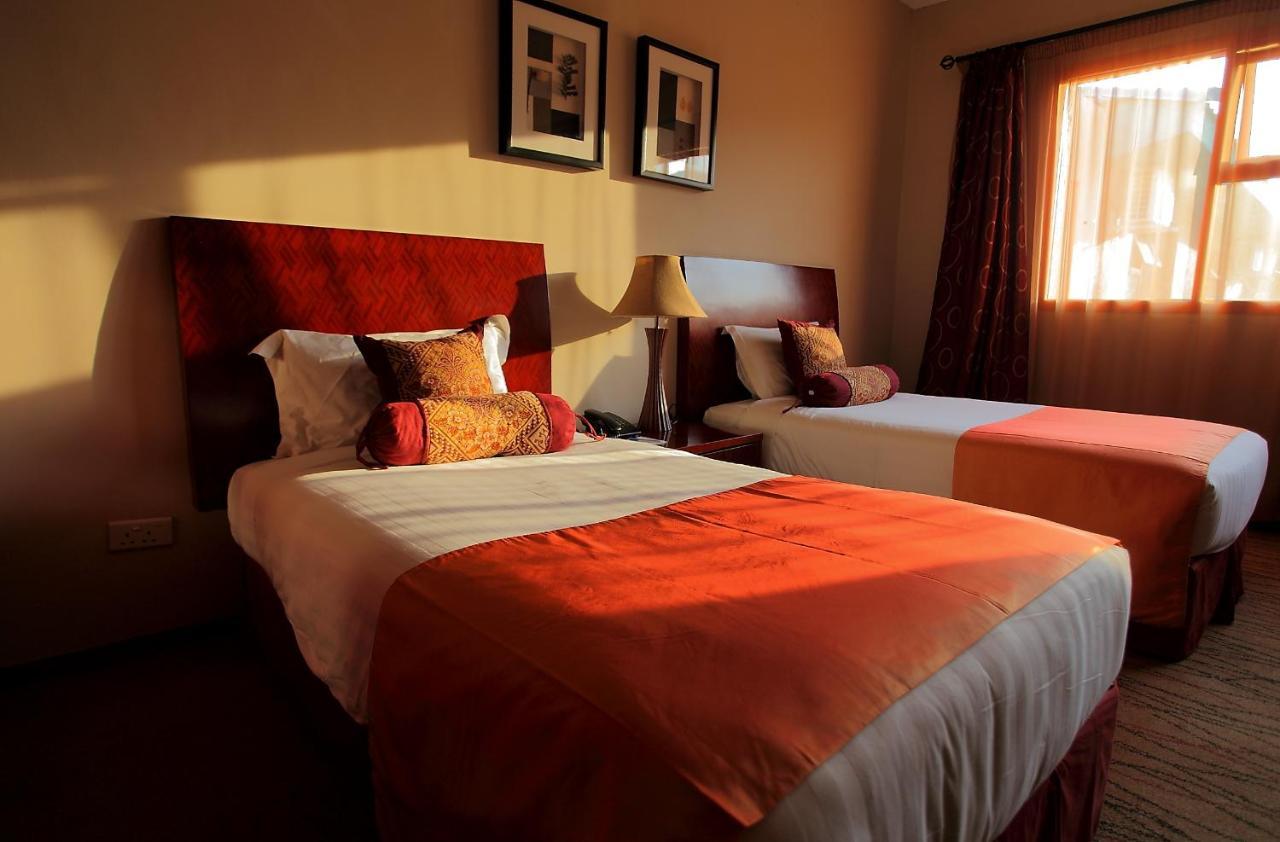 Crossroads Hotel ลิลองเว ภายนอก รูปภาพ
