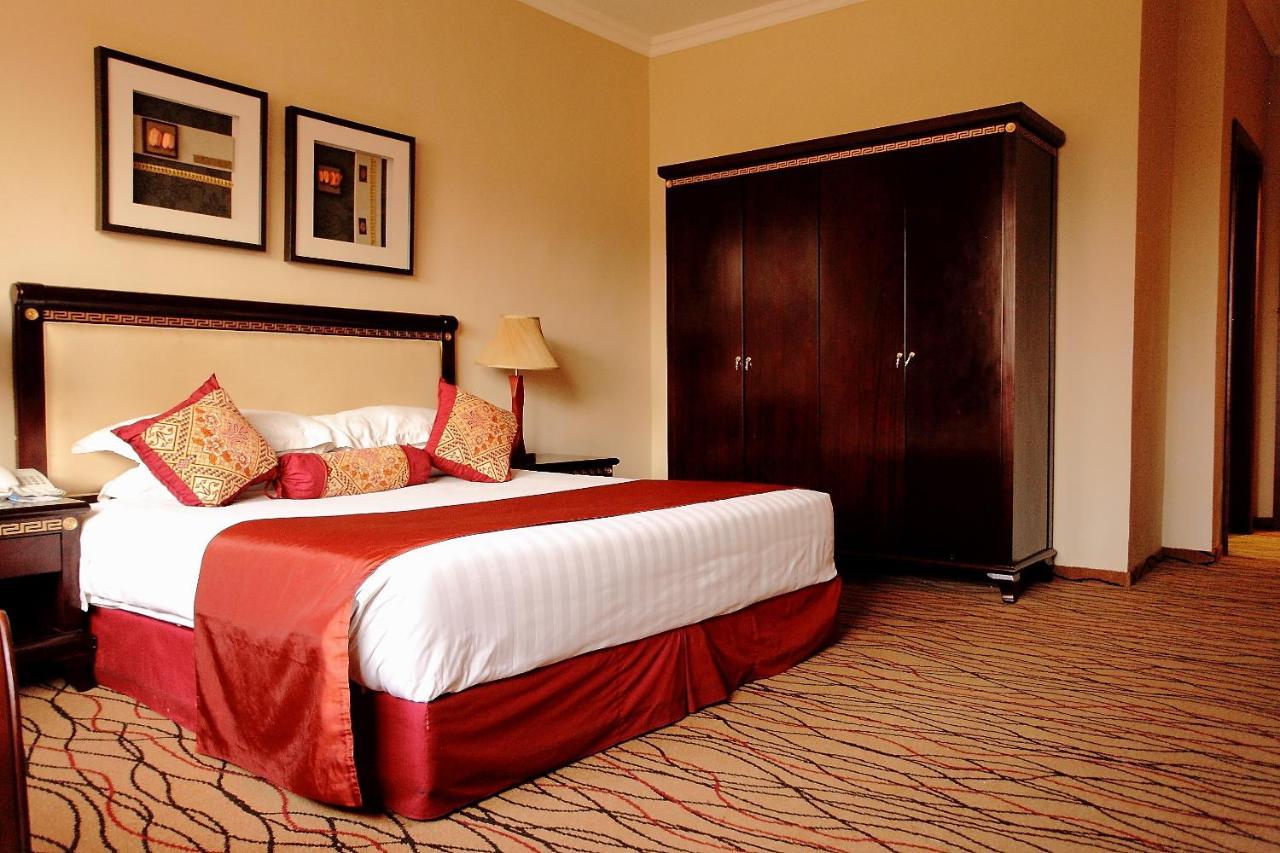 Crossroads Hotel ลิลองเว ภายนอก รูปภาพ