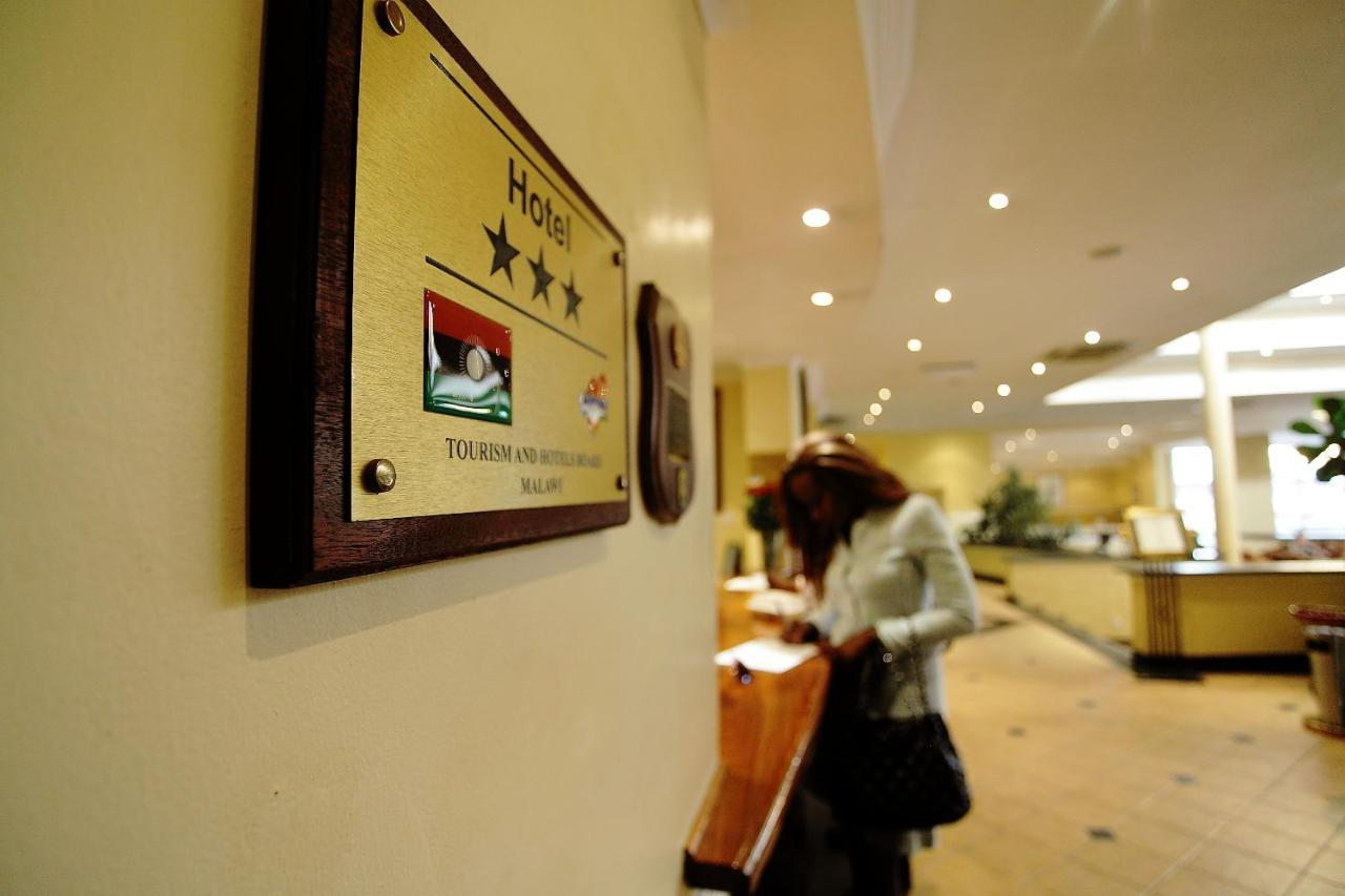Crossroads Hotel ลิลองเว ภายนอก รูปภาพ