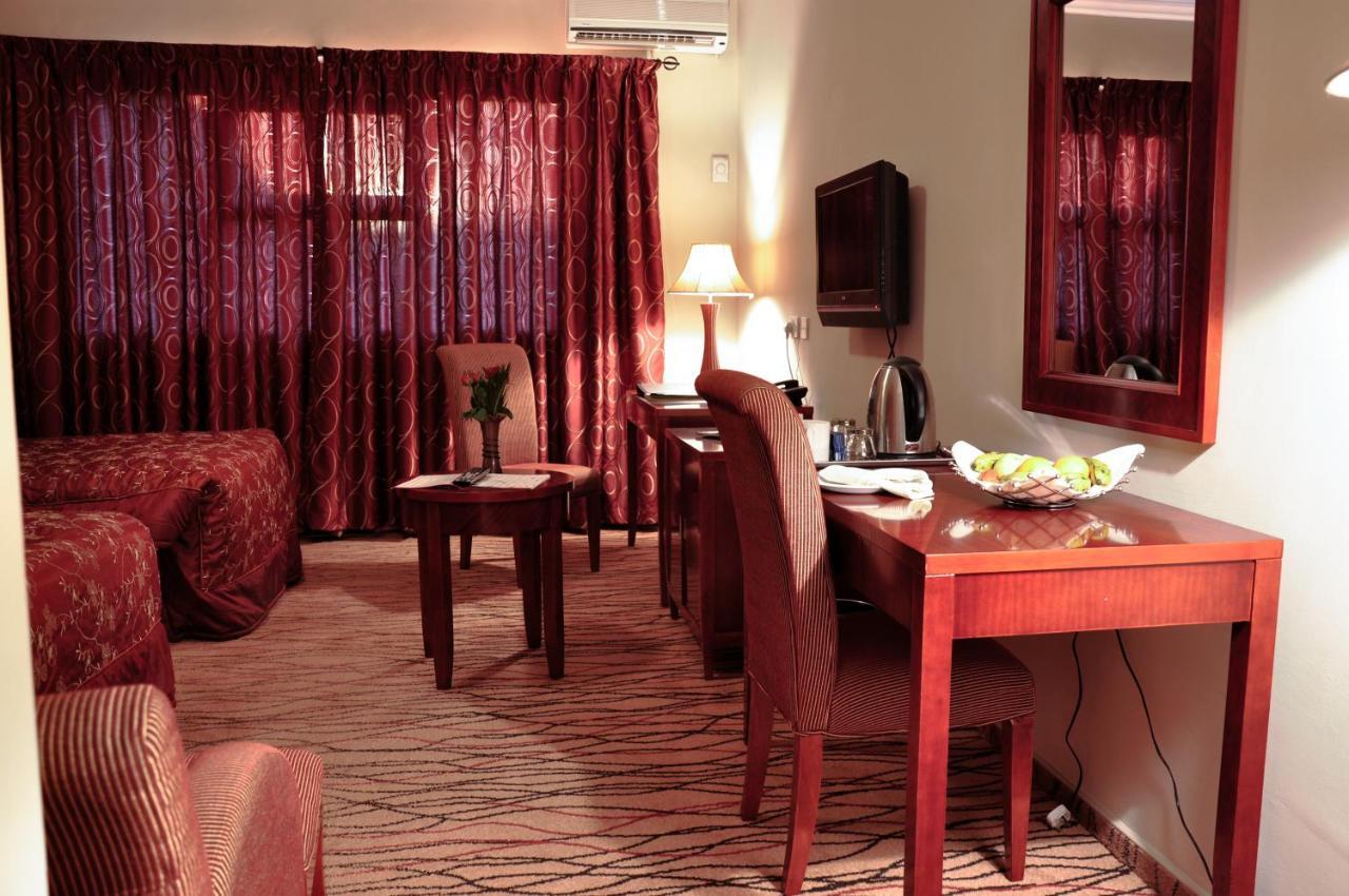Crossroads Hotel ลิลองเว ภายนอก รูปภาพ