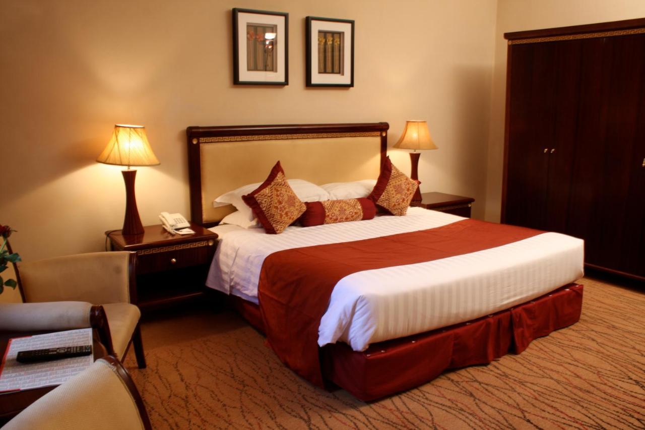 Crossroads Hotel ลิลองเว ภายนอก รูปภาพ