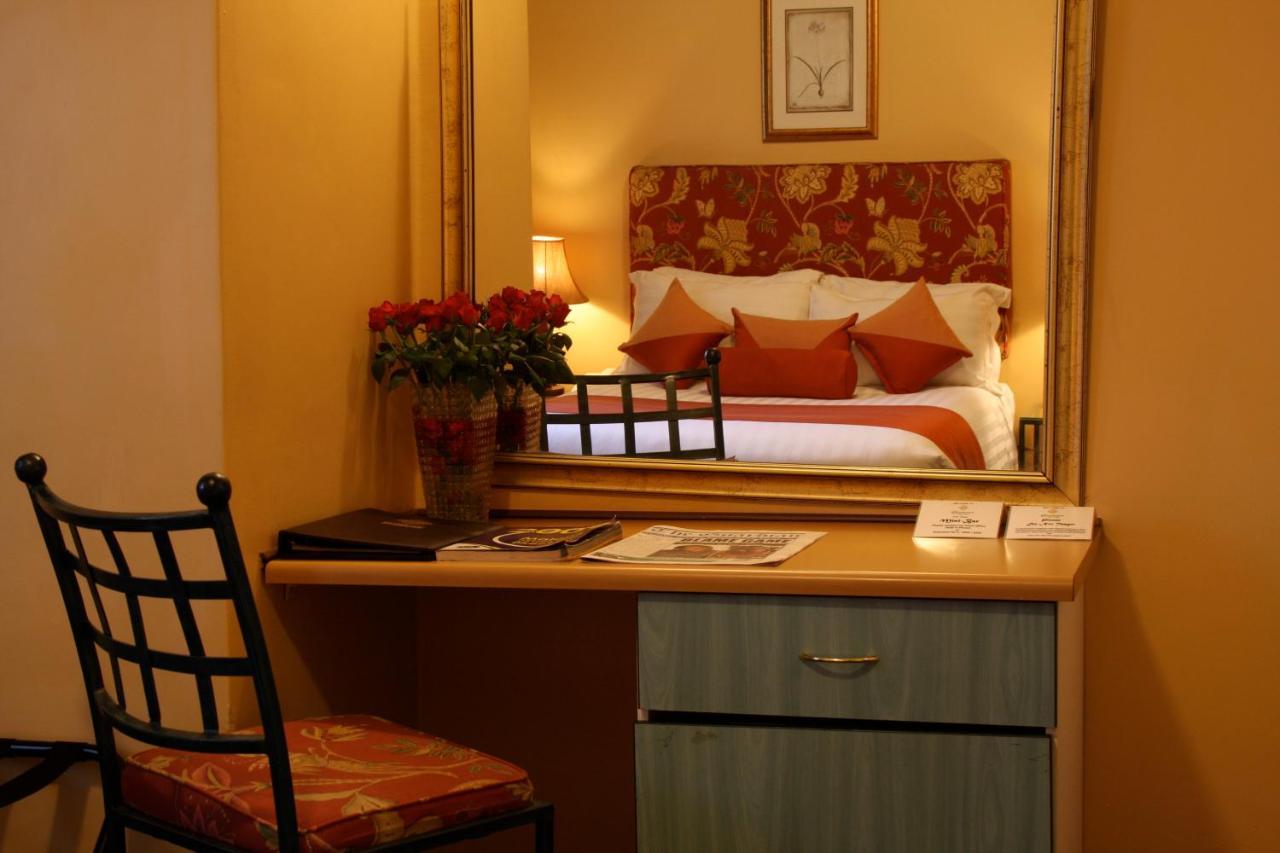 Crossroads Hotel ลิลองเว ภายนอก รูปภาพ