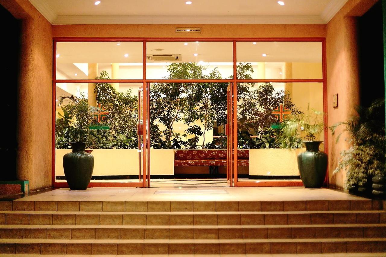 Crossroads Hotel ลิลองเว ภายนอก รูปภาพ