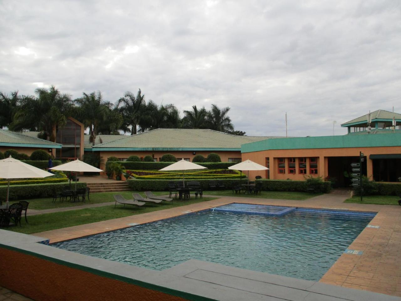 Crossroads Hotel ลิลองเว ภายนอก รูปภาพ