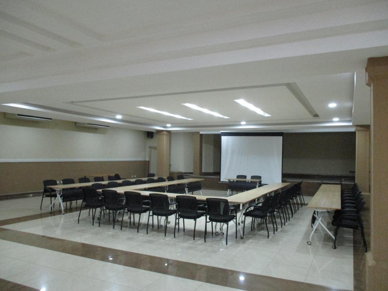 Crossroads Hotel ลิลองเว ภายนอก รูปภาพ