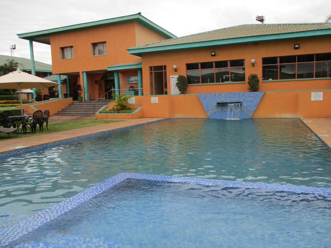 Crossroads Hotel ลิลองเว ภายนอก รูปภาพ