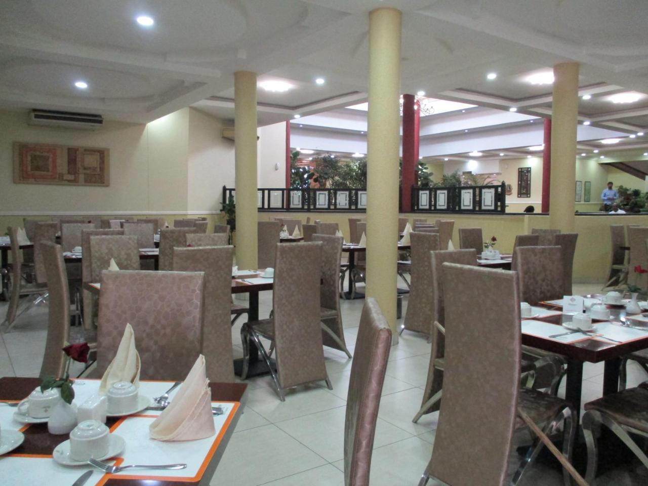 Crossroads Hotel ลิลองเว ภายนอก รูปภาพ