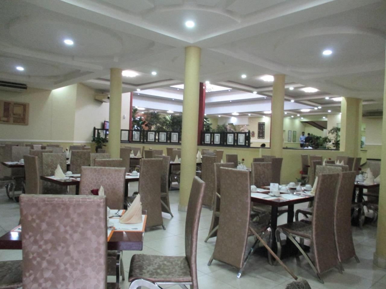 Crossroads Hotel ลิลองเว ภายนอก รูปภาพ
